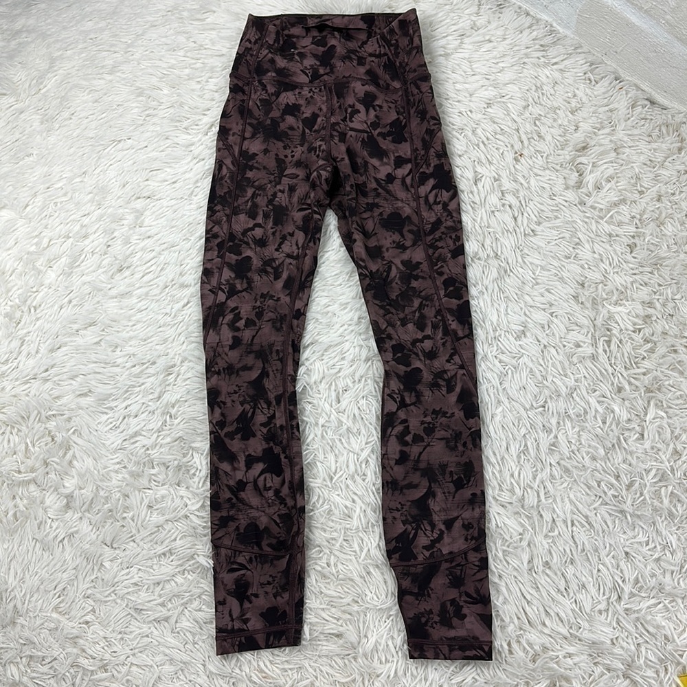 Lululemon In Movement Tight 25" *Everlux Mini Dusk Floral Antique Bark Black